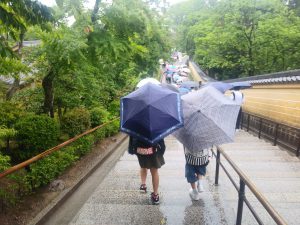 修学旅行レポート⑧ 雨の金閣